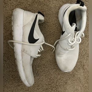 Nike White Tennis shoes